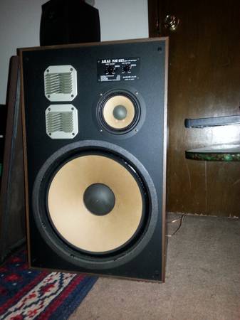 Vintage Akai SW 177 speakers