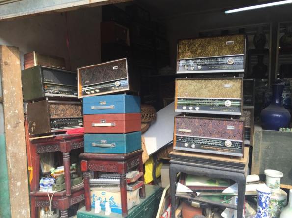 antique-radio-shop-kunming