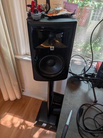 JBL 3 MKII Powered Studio Monitors + Focusrite Scarlett Solo