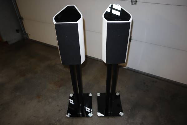 Sonus Faber Venere 1.5 Speakers and Stands