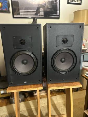 ADS B7 Bookshelf Speakers