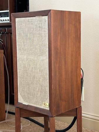 Acoustic Research 3a Speakers