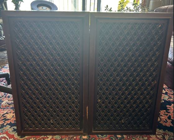 Pair of Vintage Walnut Sansui SP-2000 4-way full range, 6-speaker