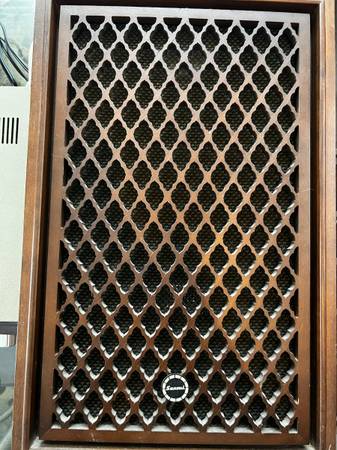 Pair of Vintage Walnut SP-30 bookshelf speakers