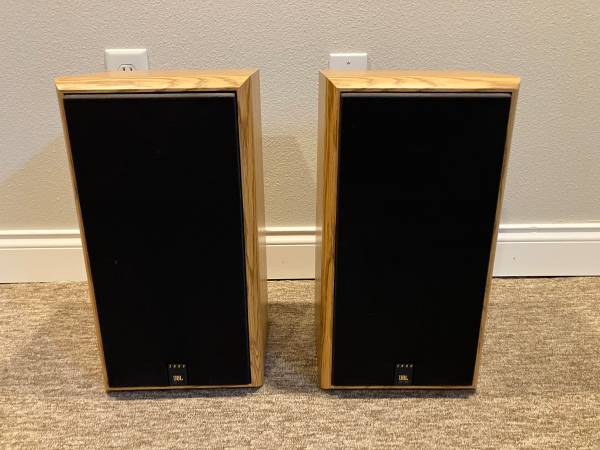 JBL 2600 Bookshelf Speakers