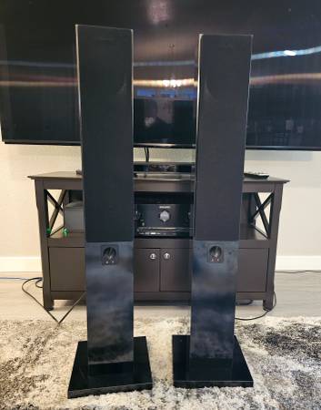 NHT Audio VT-1A Tower Speakers, Gloss Black - Excellent Cond