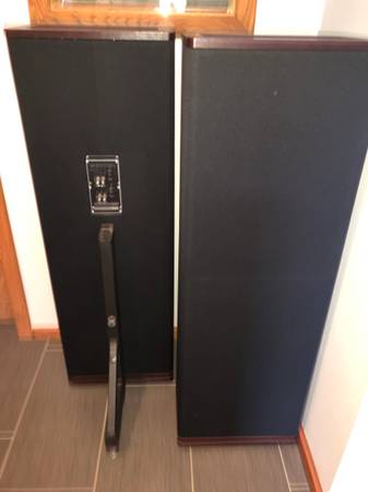 Vandersteen Model 3A Signature Speakers Dark Mahogany trim
