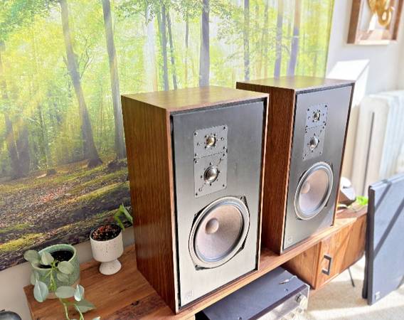 Wonderful 1979 vintage ADS L630 speakers