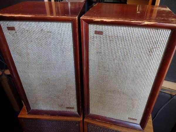 Vintage Realistic Solo 3 stereo speakers